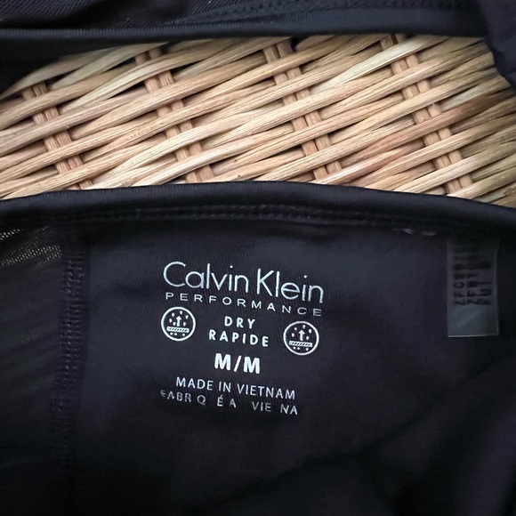 Calvin Klein performance - Picture 2 of 2